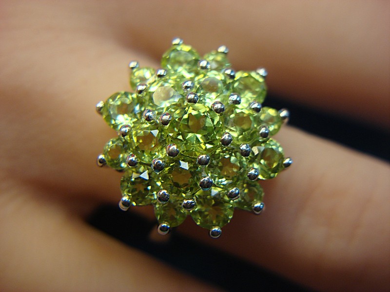 Sterling silver ring with round peridot gemstones, size 7