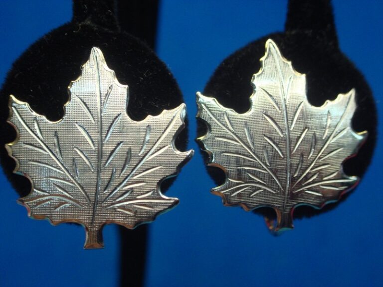 Vintage Beaus Sterling Silver Maple Leaf Screw-Back Earrings