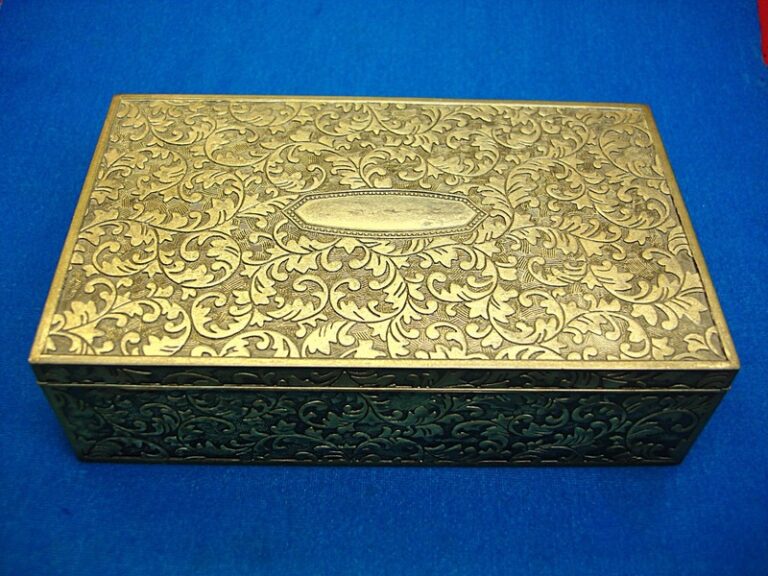 Vintage International Silver Co. Silverplate Trinket Box