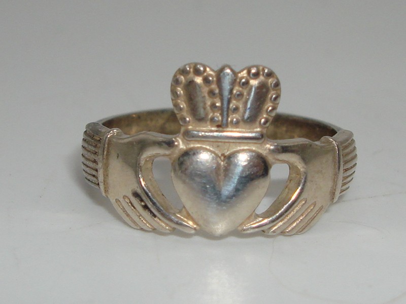 Vintage sterling silver Claddagh ring size 6