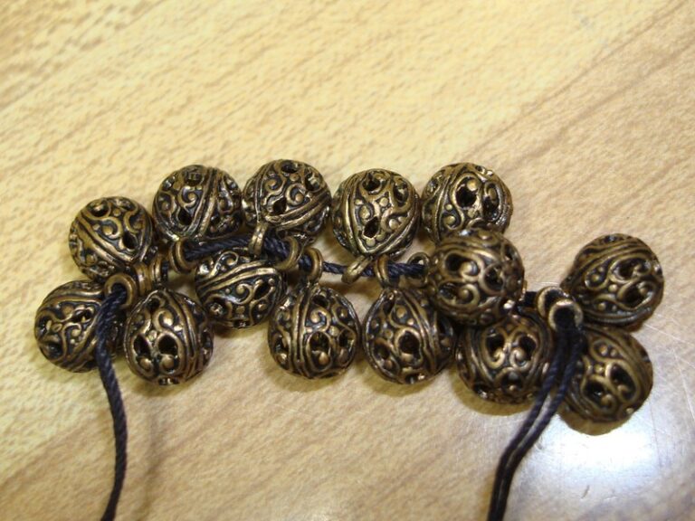14 vintage gold filigree buttons, 6.8mm, estate collection