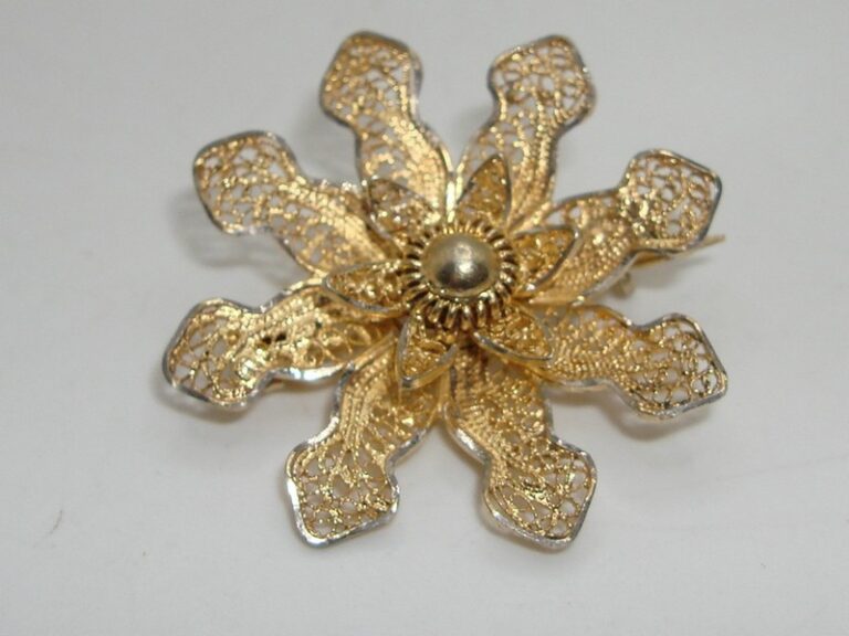 Vintage gold washed sterling silver filigree pin