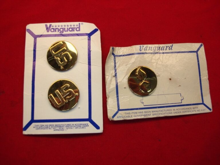 Vintage U.S. Army collar disks: U.S. and Flaming Bomb Ordnance