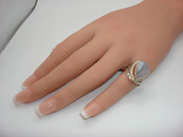 Vintage sterling silver and blue agate ring, size 6.5, bezel set gemstone, filigree detail