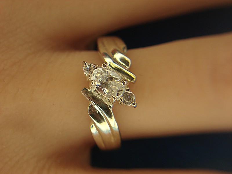 Sterling silver ring with oval and round simulated diamonds, size 8