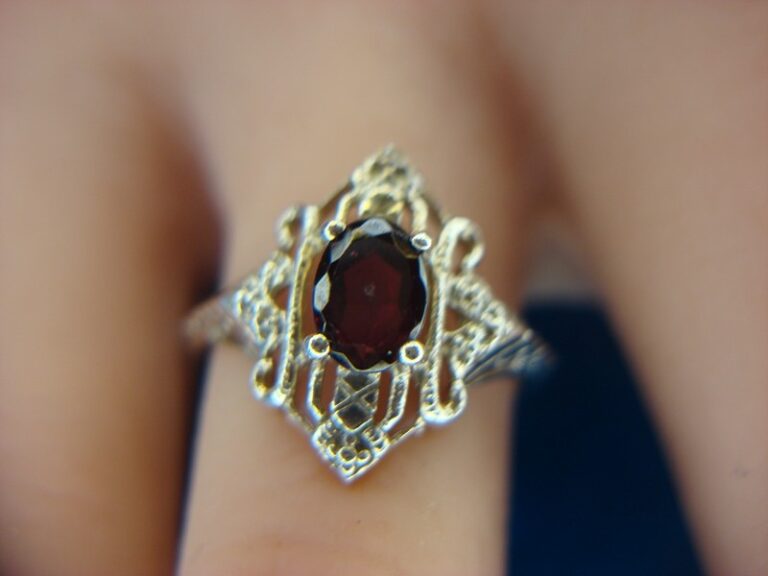 Vintage sterling silver oval garnet ring, size 6