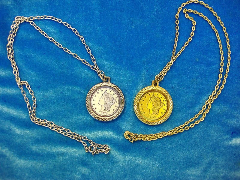 Avon 1776 Bicentennial coin necklace set, gold and silver tone