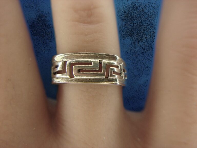 Sterling silver filigree ring, size 6