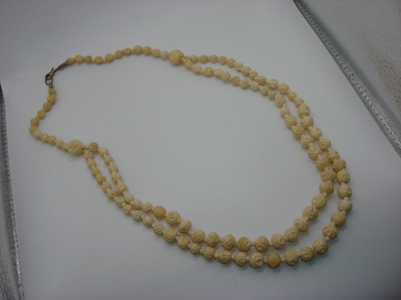 Vintage ivory rose floral bead necklace, 28 inches long