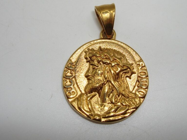 Vintage gold-tone Serenity Prayer medal featuring a Christ profile