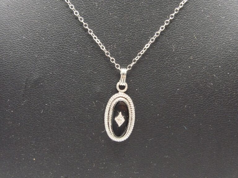 Vintage 10K gold filled onyx and diamond accent pendant necklace