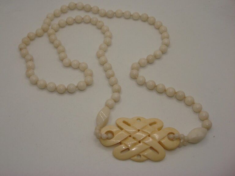 Vintage white nephrite jade necklace with carved centerpiece