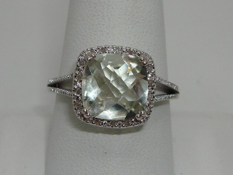 10K white gold ring with green amethyst and diamonds