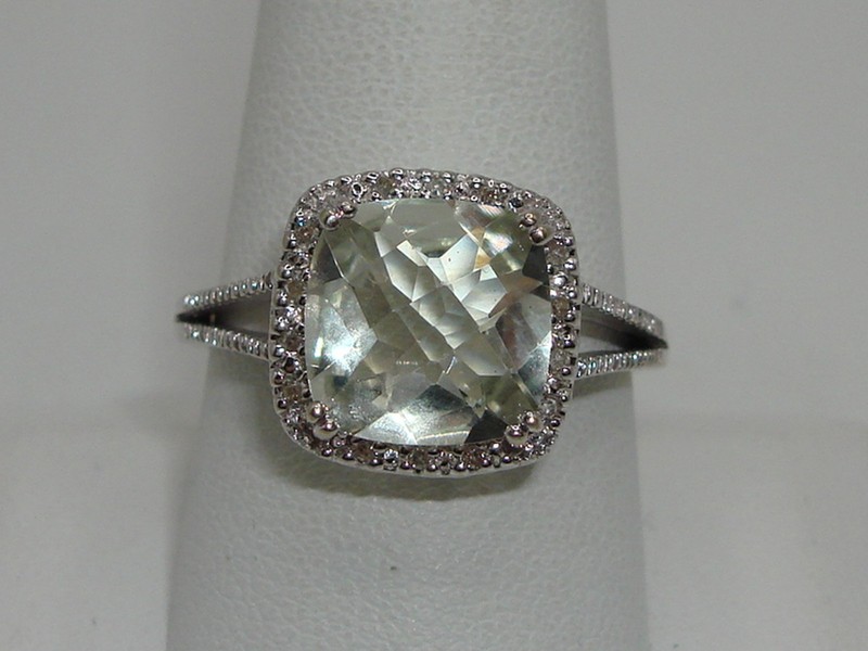 10K white gold ring with green amethyst and diamonds