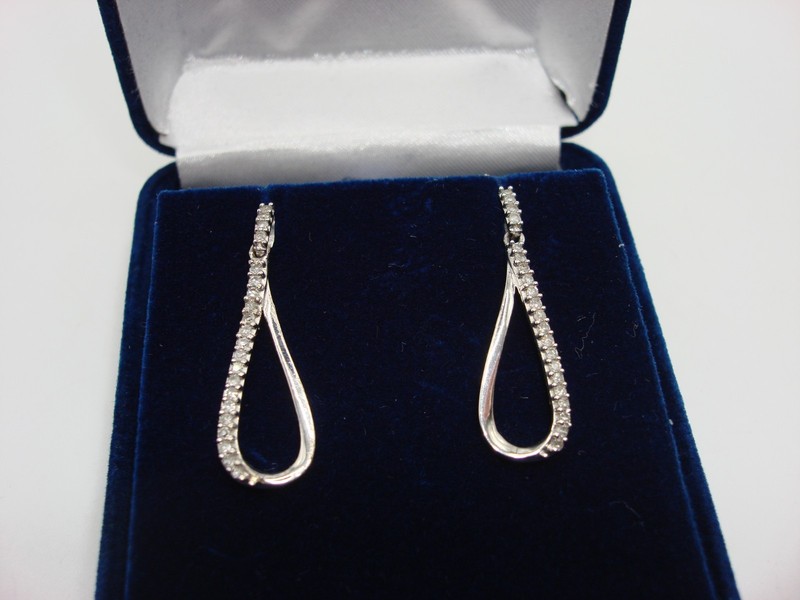 10K White Gold Diamond Dangle Earrings