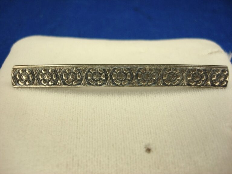 Art Deco Sterling Silver Floral Bar Pin