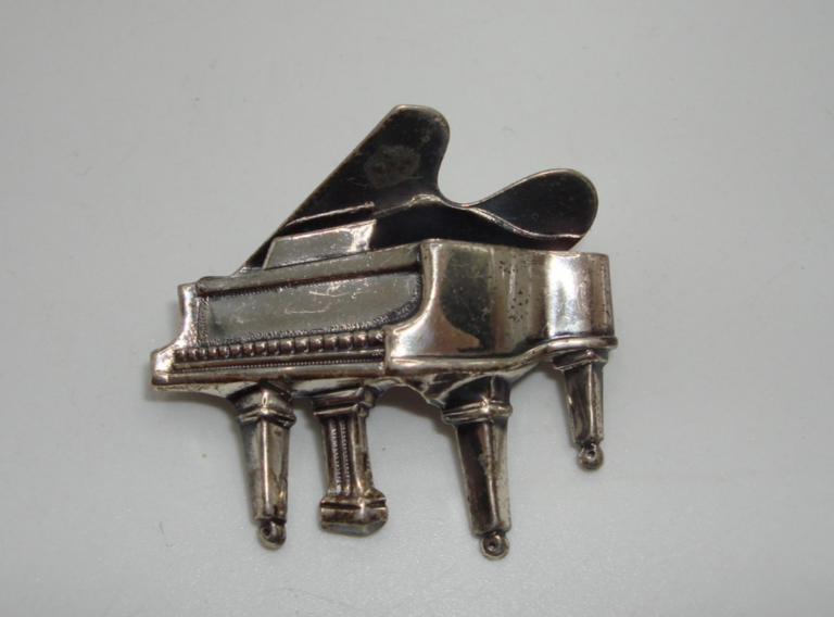 Vintage Beau Sterling Silver Baby Grand Piano Brooch Pin