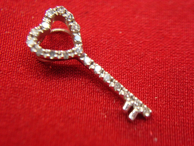 10K White Gold Diamond Heart Key Pendant