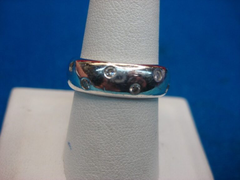 Heavy duty sterling silver ring with simulated diamonds, size 8 3/4