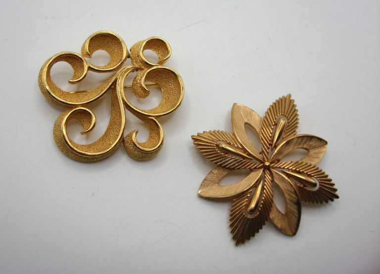 Pair of vintage Trifari gold tone crown pins in excellent condition