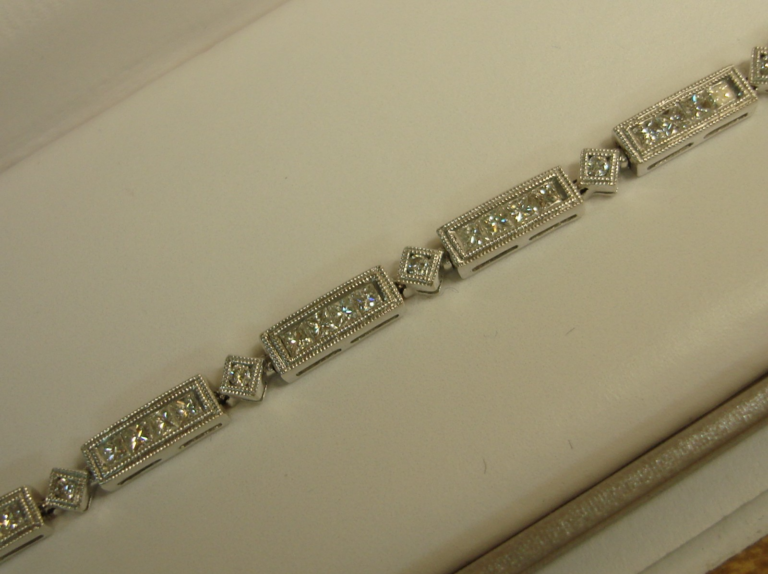 Vintage Art Deco 18K white gold diamond bracelet