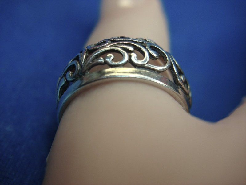 Sterling silver ring with unique fancy pattern and diamond accents, size 8