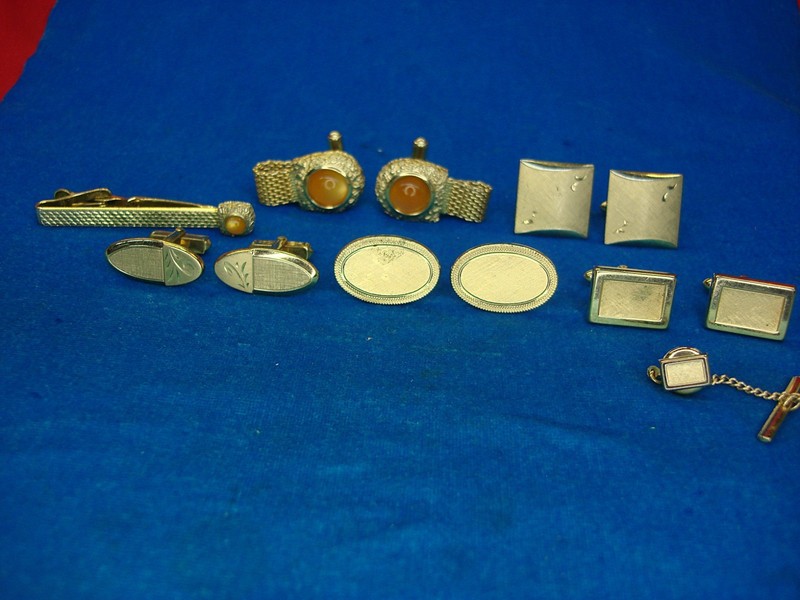 Vintage cufflinks set of 5, two sets with accessories