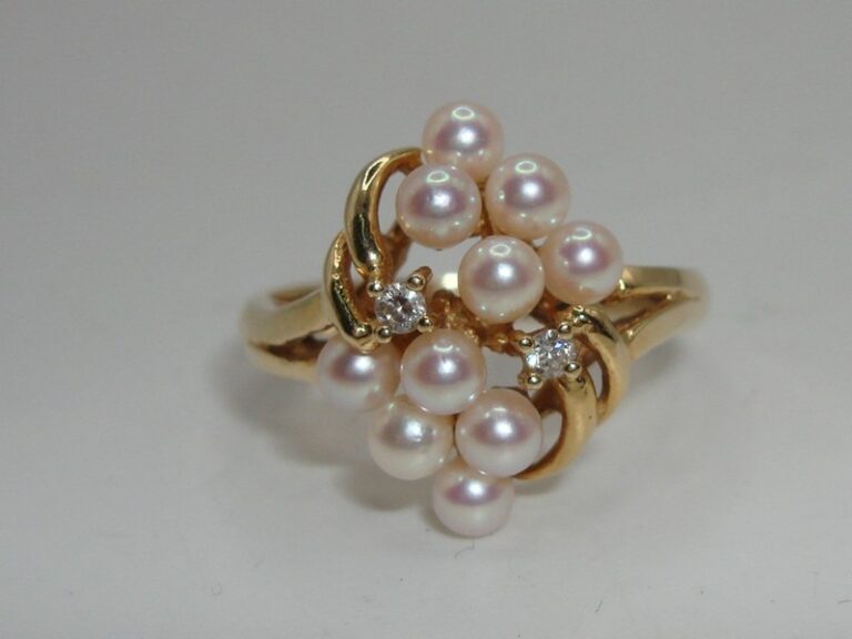 14K Gold White Cultured Pearl & Diamond Ring Size 6.5