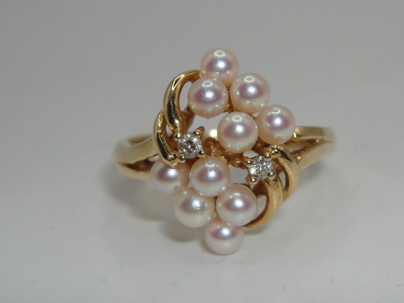 14K Gold White Cultured Pearl & Diamond Ring Size 6.5