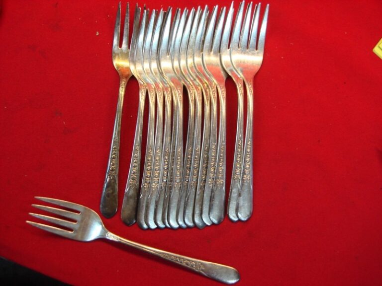 Vintage Rogers Priscilla/Lady Ann Salad Forks, 15-piece set, 1941