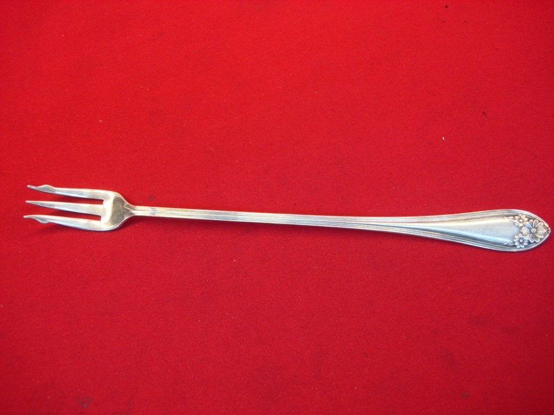 Vintage William Rogers Daisy Pattern Silverplate Olive/Pickle/Cocktail Fork