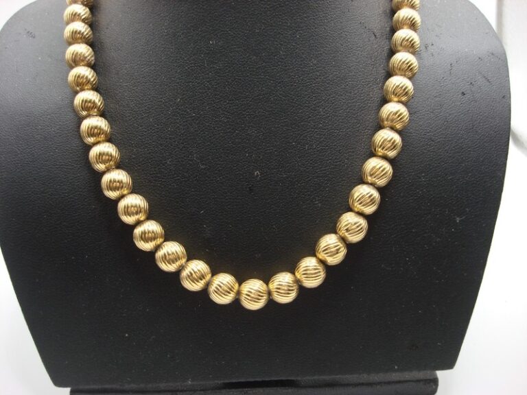 Vintage 1980s Monet gold-tone beaded choker necklace