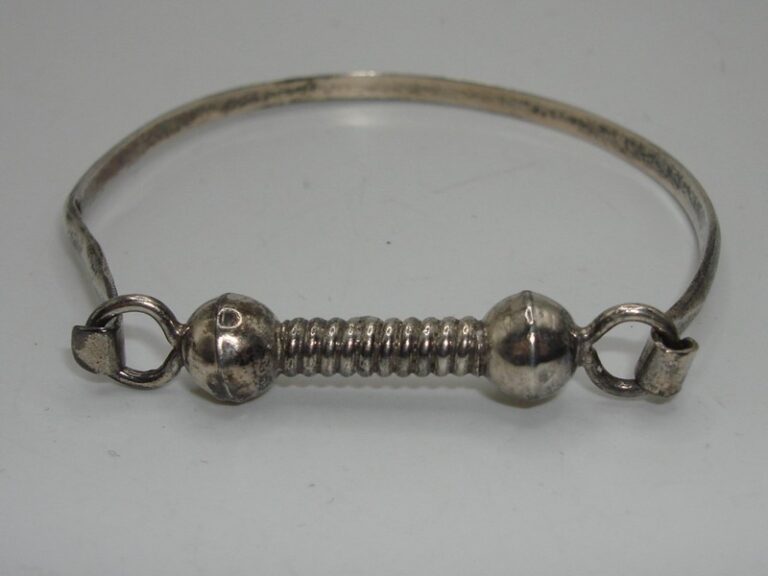 Vintage Taxco sterling silver hinged bangle bracelet with bell