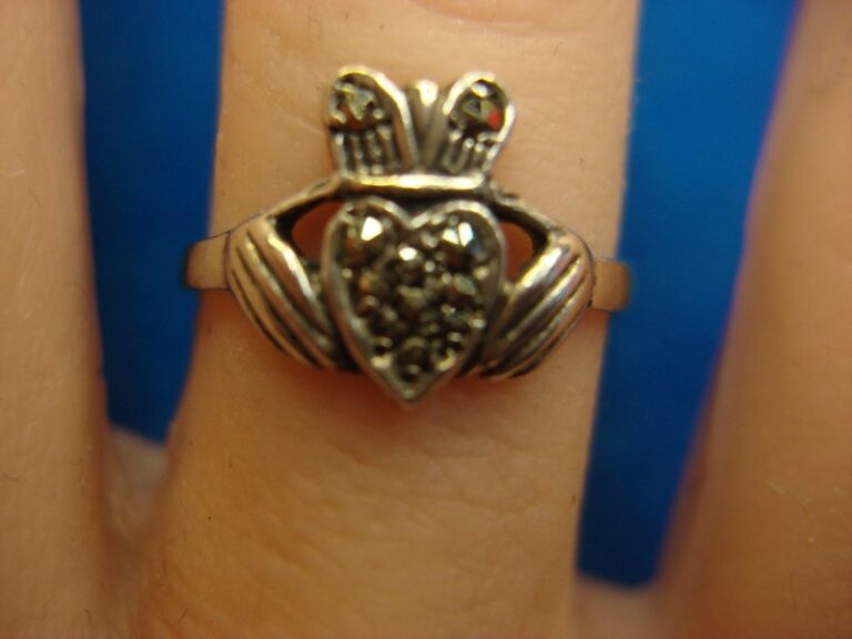 Vintage sterling silver Claddagh ring with marcasites, size 5 1/2
