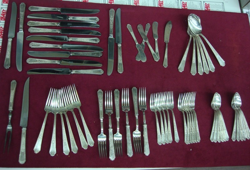 Vintage 1847 Rogers Bros Ancestral Flatware Set (61pc) monogrammed 'V W'