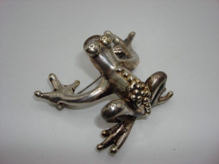 Vintage sterling silver tree frog brooch, 925 silver, estate find