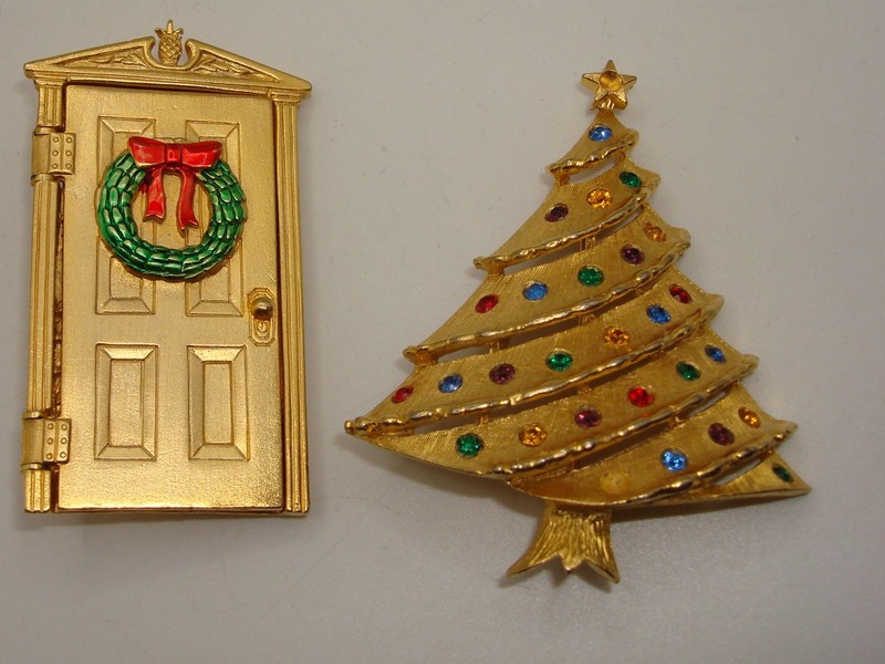Vintage J.J. Jonette Christmas pins - Set of 2