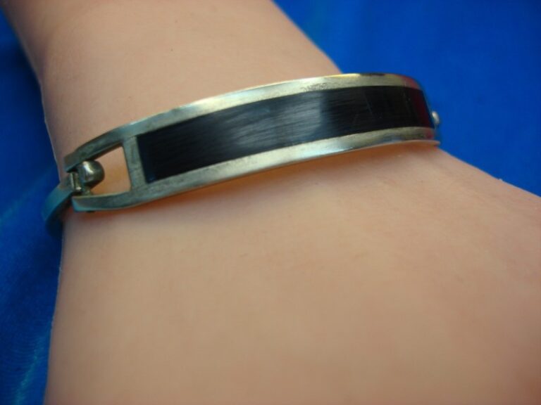 Vintage Mexican sterling silver bangle bracelet with onyx inlay