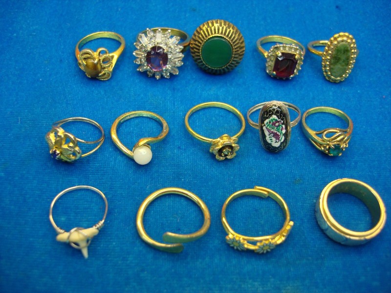 Lot of 15 vintage and modern fashion rings