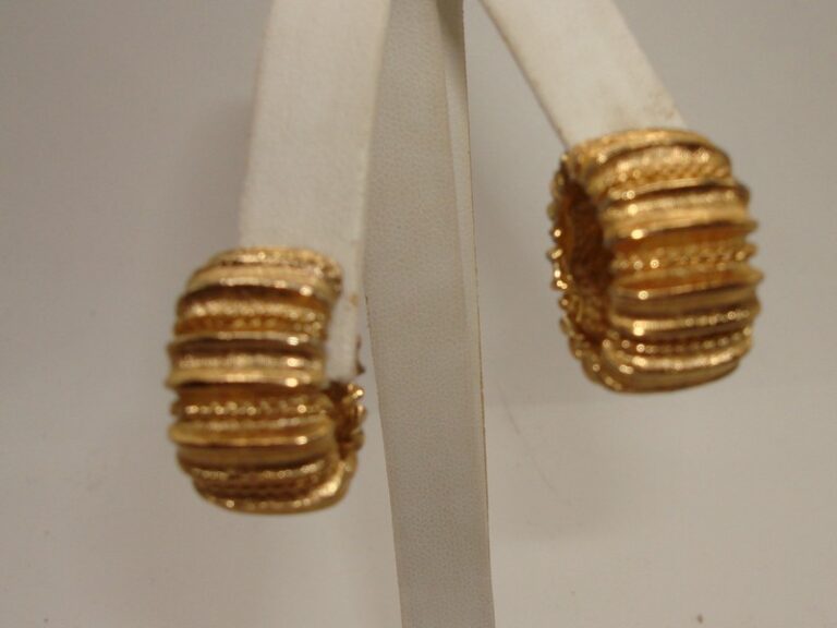 Vintage 1980s Napier gold-tone clip-on earrings