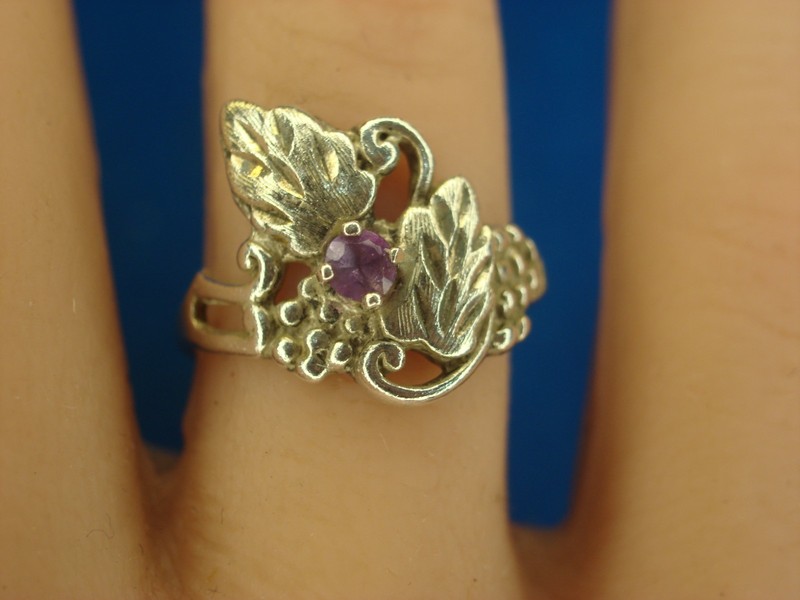 Sterling silver amethyst ring with grape and leaf design, size 7