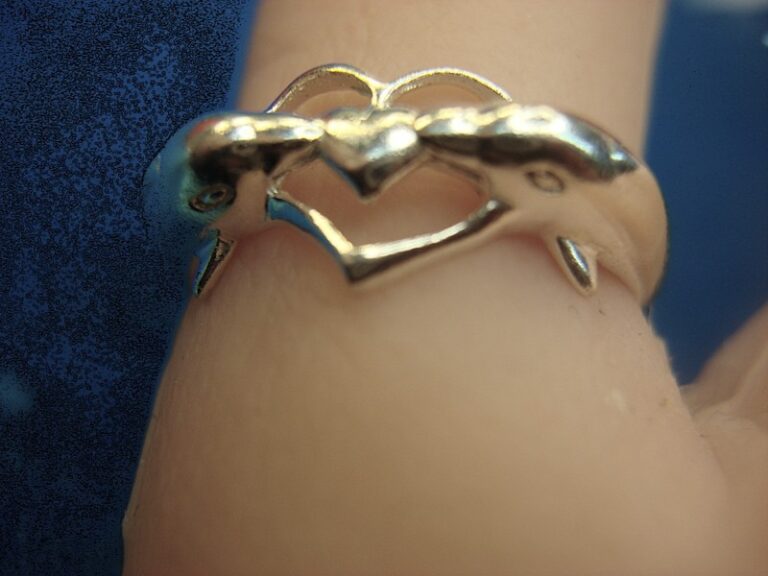 Vintage sterling silver kissing dolphins ring, size 8