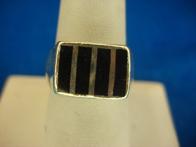 Sterling silver men's ring with four onyx inlays, size 9, pre-owned