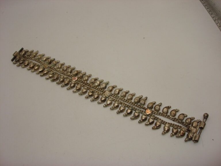 Vintage Rajasthan silver bracelet with paisley design