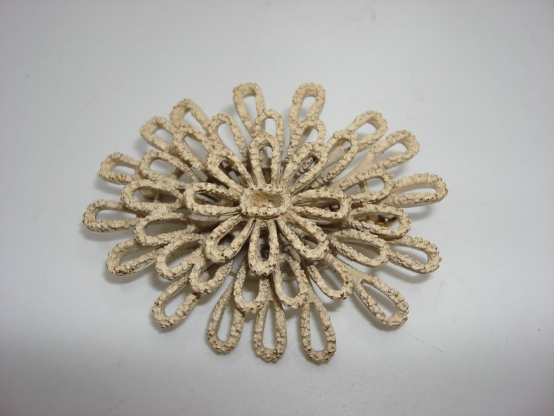 Vintage Trifari Crown Brooch with textured gold accents