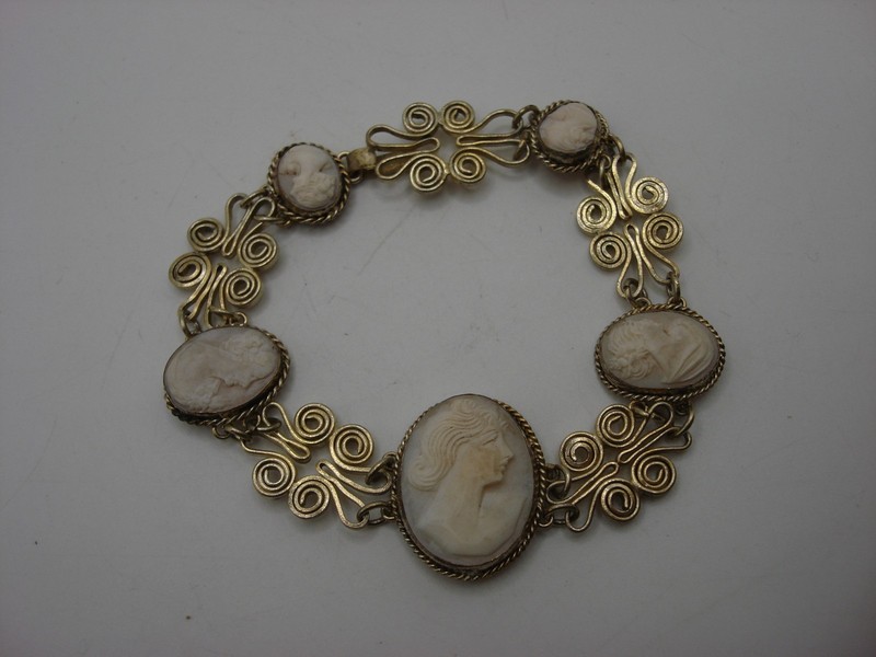 Vintage 1930s-40s gilt brass shell cameo bracelet
