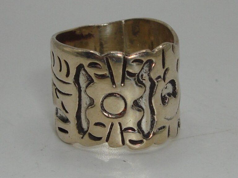 Vintage Taxco sterling silver Aztec symbol ring signed CET, size 5