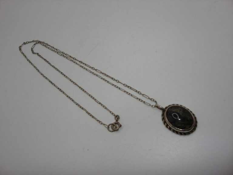 Vintage moss agate pendant necklace with sterling silver chain